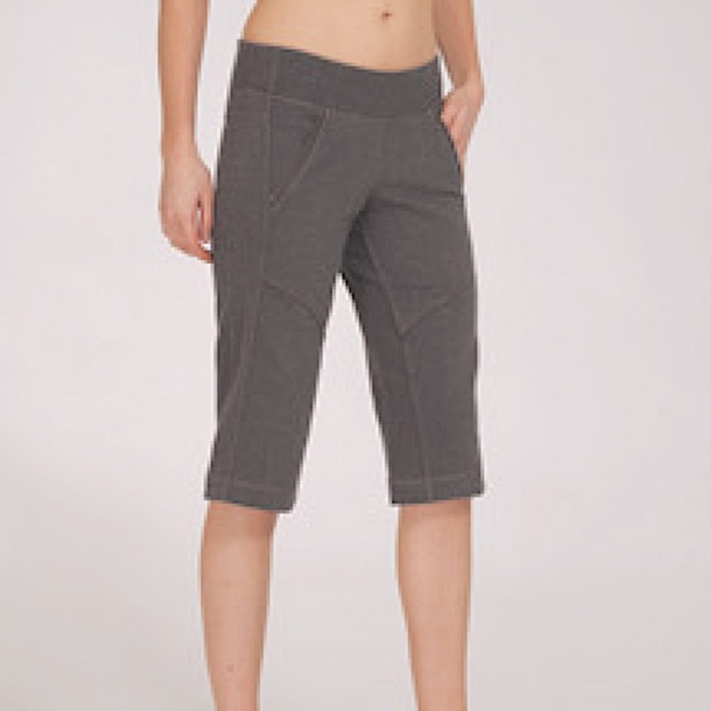 🍋 Lululemon Sing Floss Travel Crop